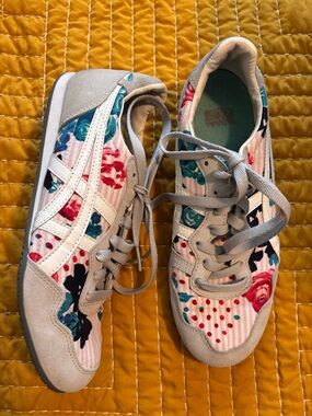 Onitsuka Tiger by Asics Floral Canvas Sneakers in grey, pink and blue. Size 8.